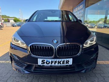 Bild 4 BMW 220 i Active Tourer Sport Line Steptronic Navi