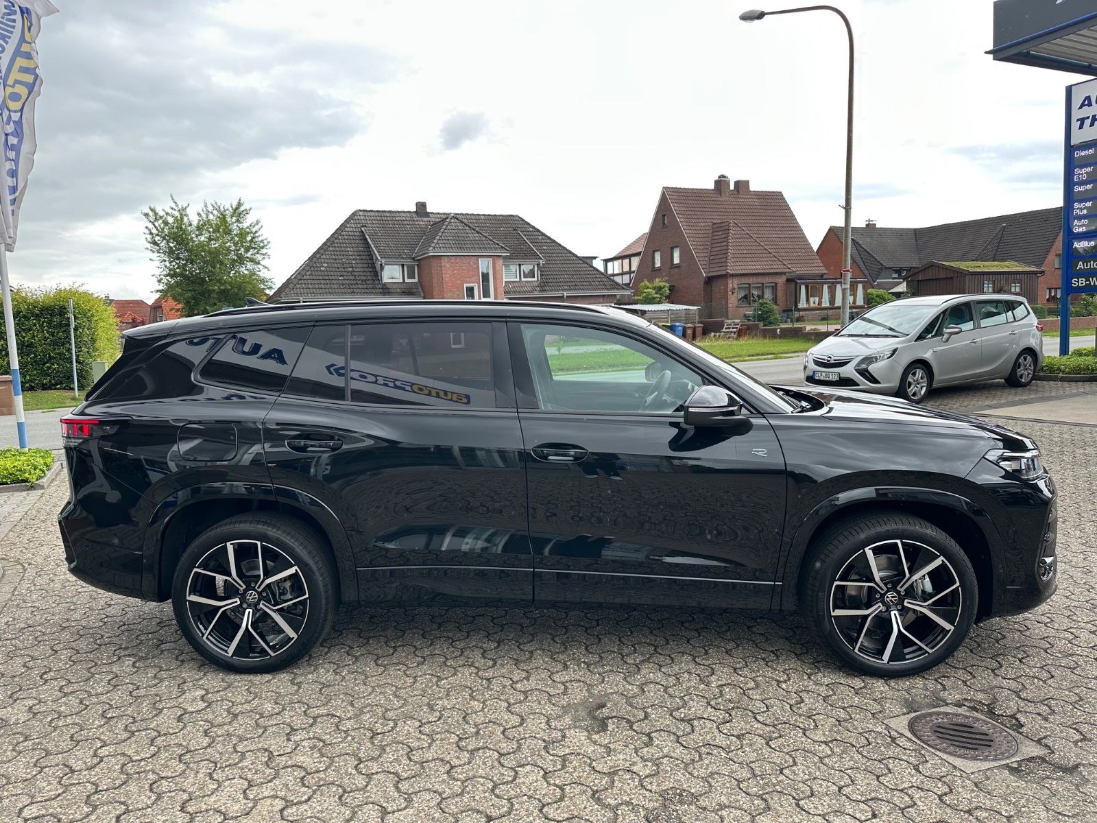 Fahrzeugabbildung Volkswagen Tayron 2.0 TDI 4M R-Line DSG Pano/AHK/NAVI/ACC