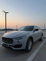 Maserati Levante Diesel V6 Shark Grau /Checkheft gepflegt - Maserati Levante von privat