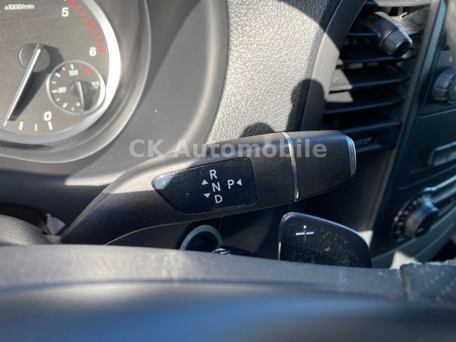 Fahrzeugabbildung Mercedes-Benz Mercedes-Benz Vito Mixto 124 lang Autom./5 Sitze