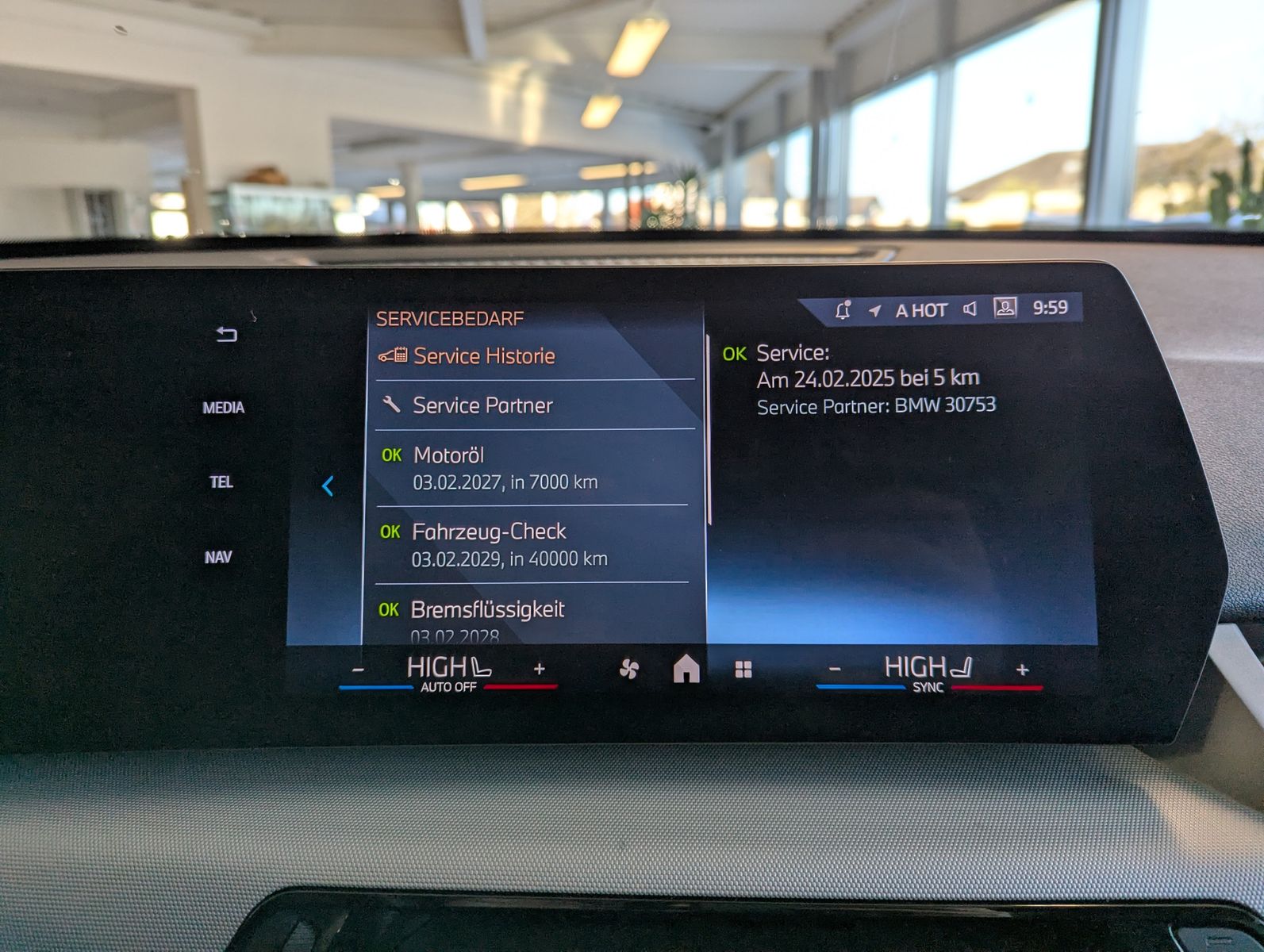 BMW X1 18 i Travel-Paket Pano Kamera AHK - Image 32