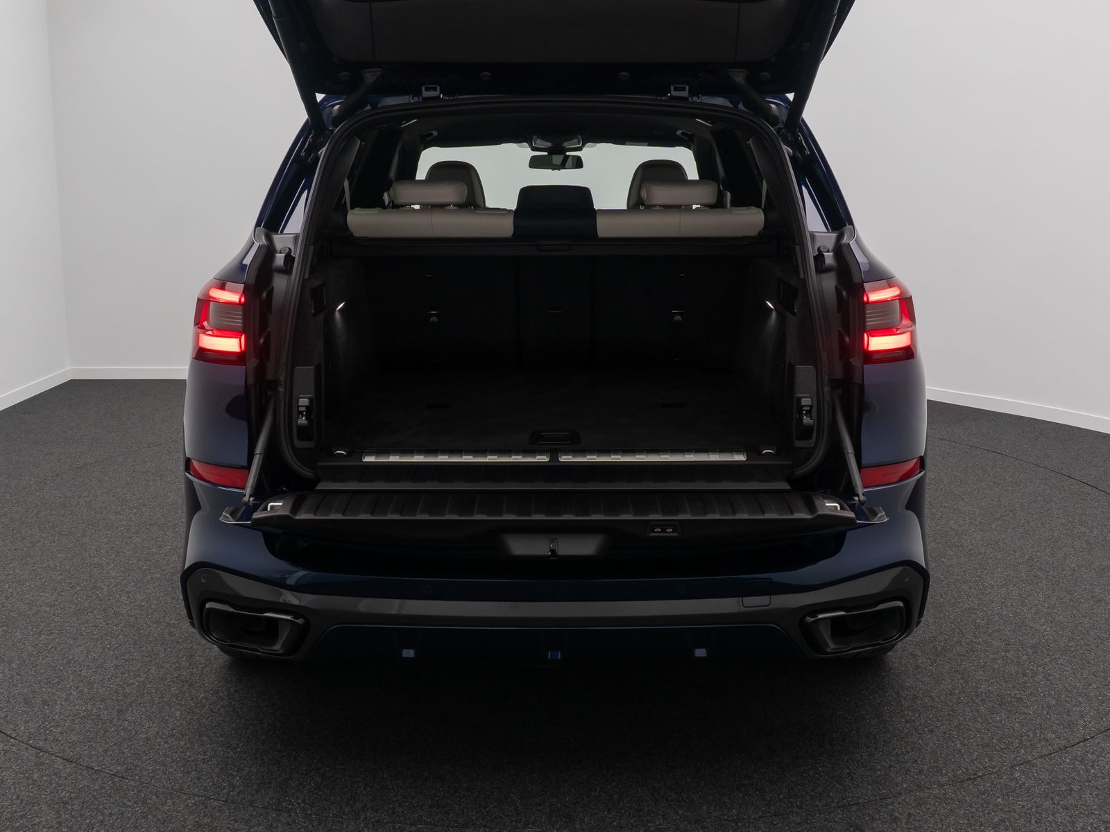 Fahrzeugabbildung BMW X5 xD45e MSport HUD H/K 360°Laser DAB Individual