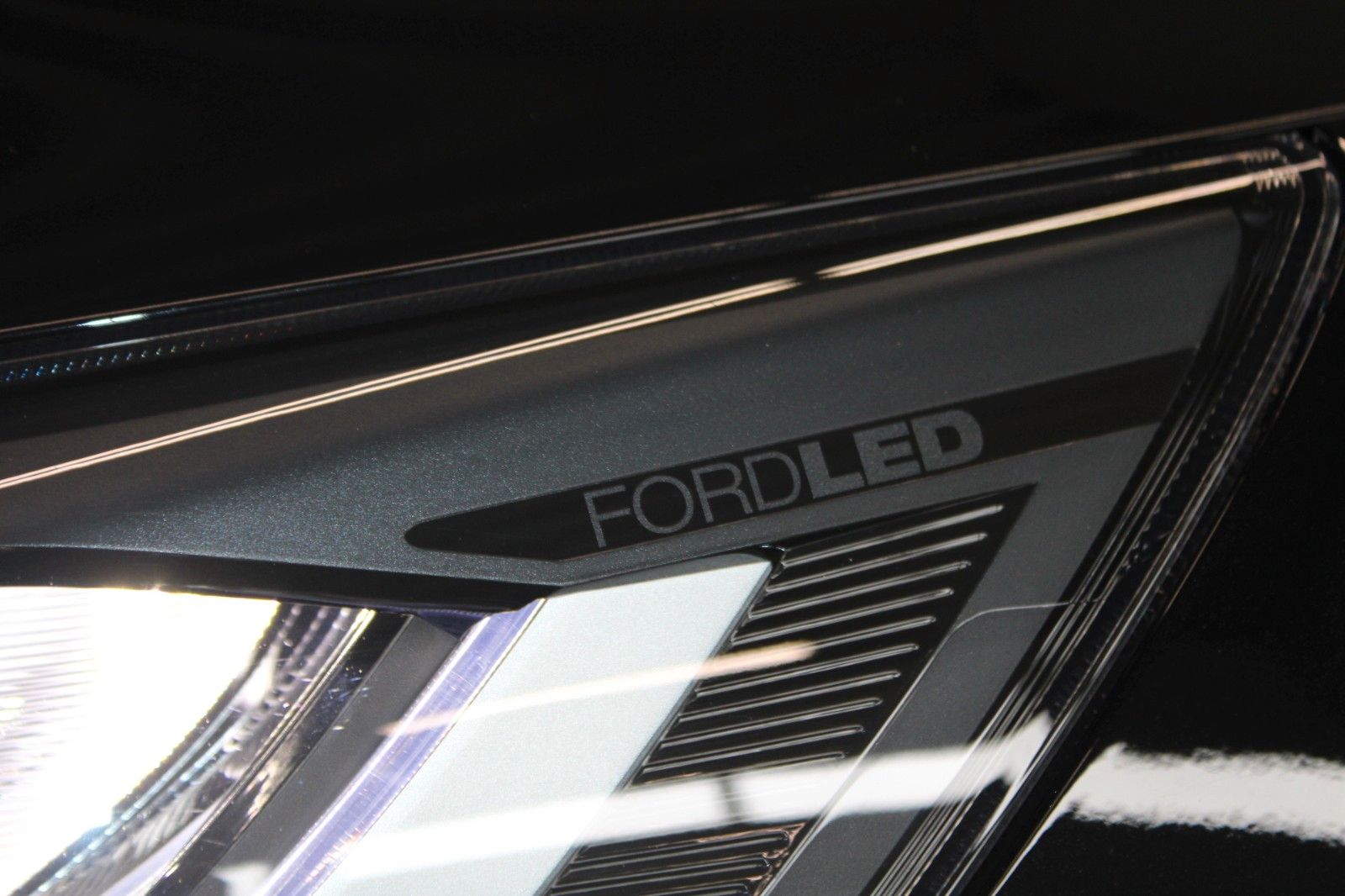 Fahrzeugabbildung Ford Focus MHEV Titanium Turnier LED NAVI WinterPaket