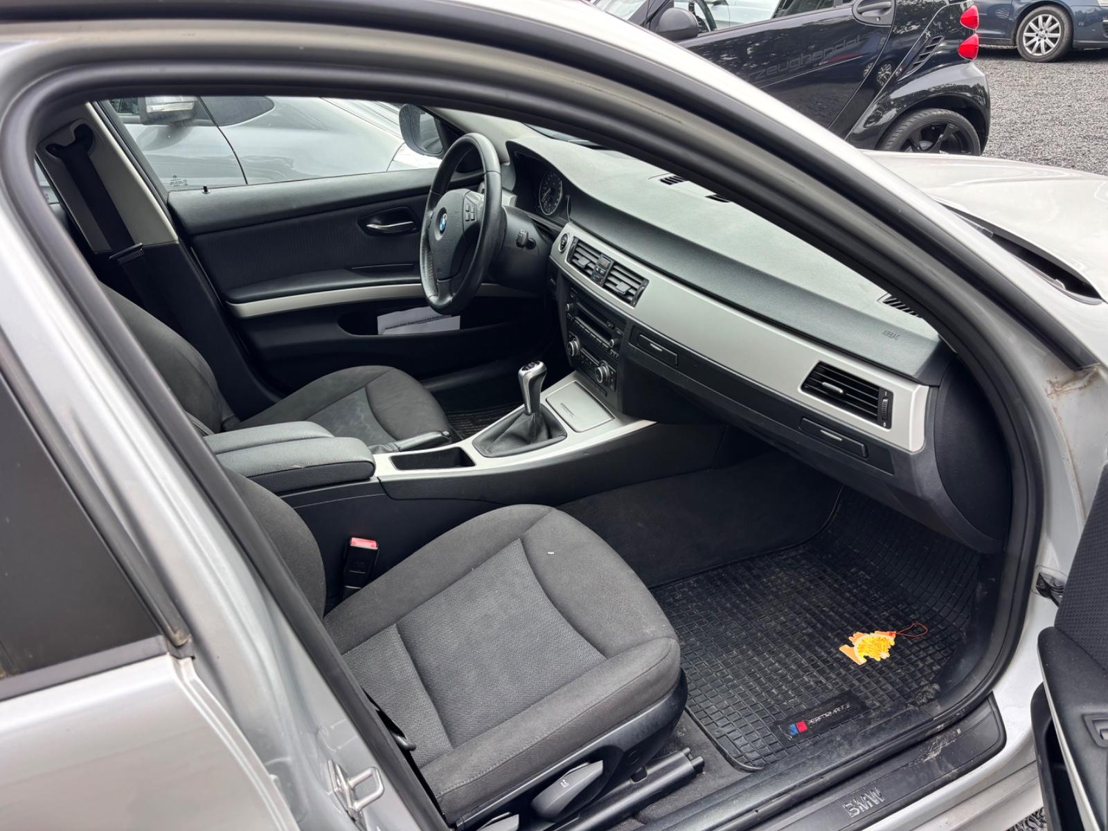 BMW 318 2012 — photo 8