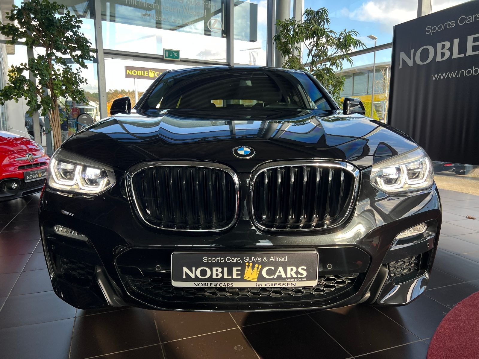 Fahrzeugabbildung BMW X4 xDrive 30 i M Sport AHK HUD LED NAV