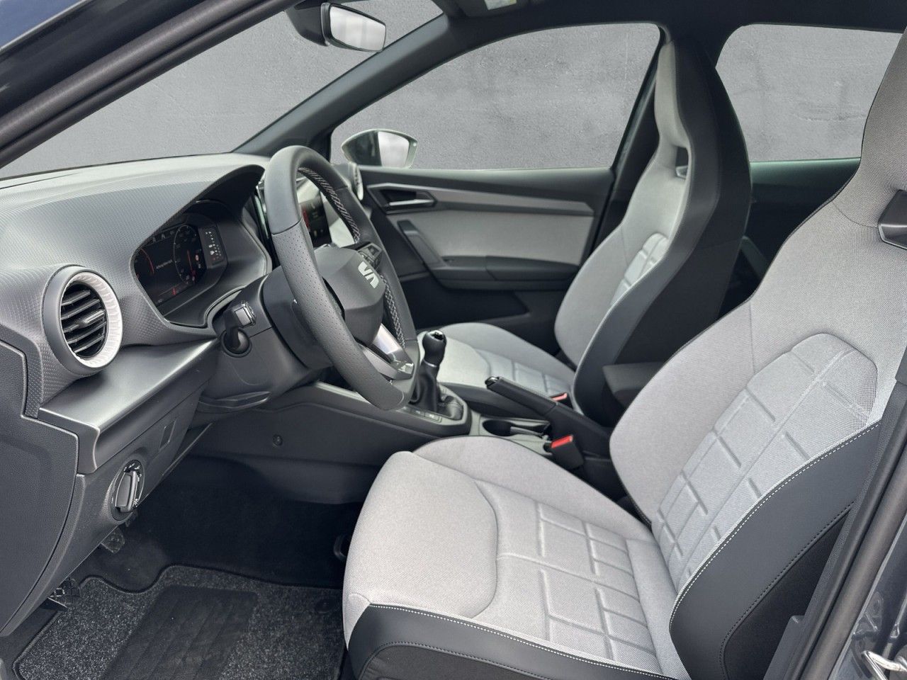 Fahrzeugabbildung SEAT Arona FR 1.0 TSI 116 PS 6-Gang - mit KI generiert/bearbeitet