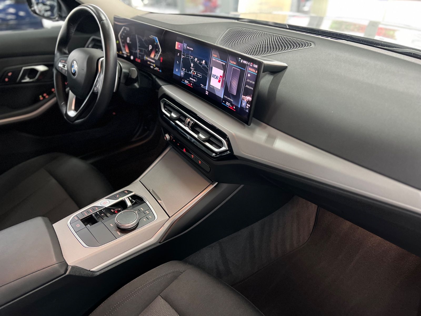 BMW 320d Touring xDrive III Driving Assistant III foto 17