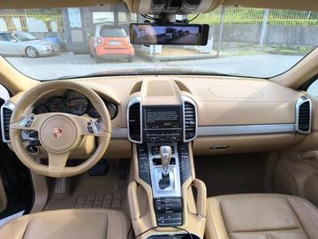 Porsche Cayenne - 11