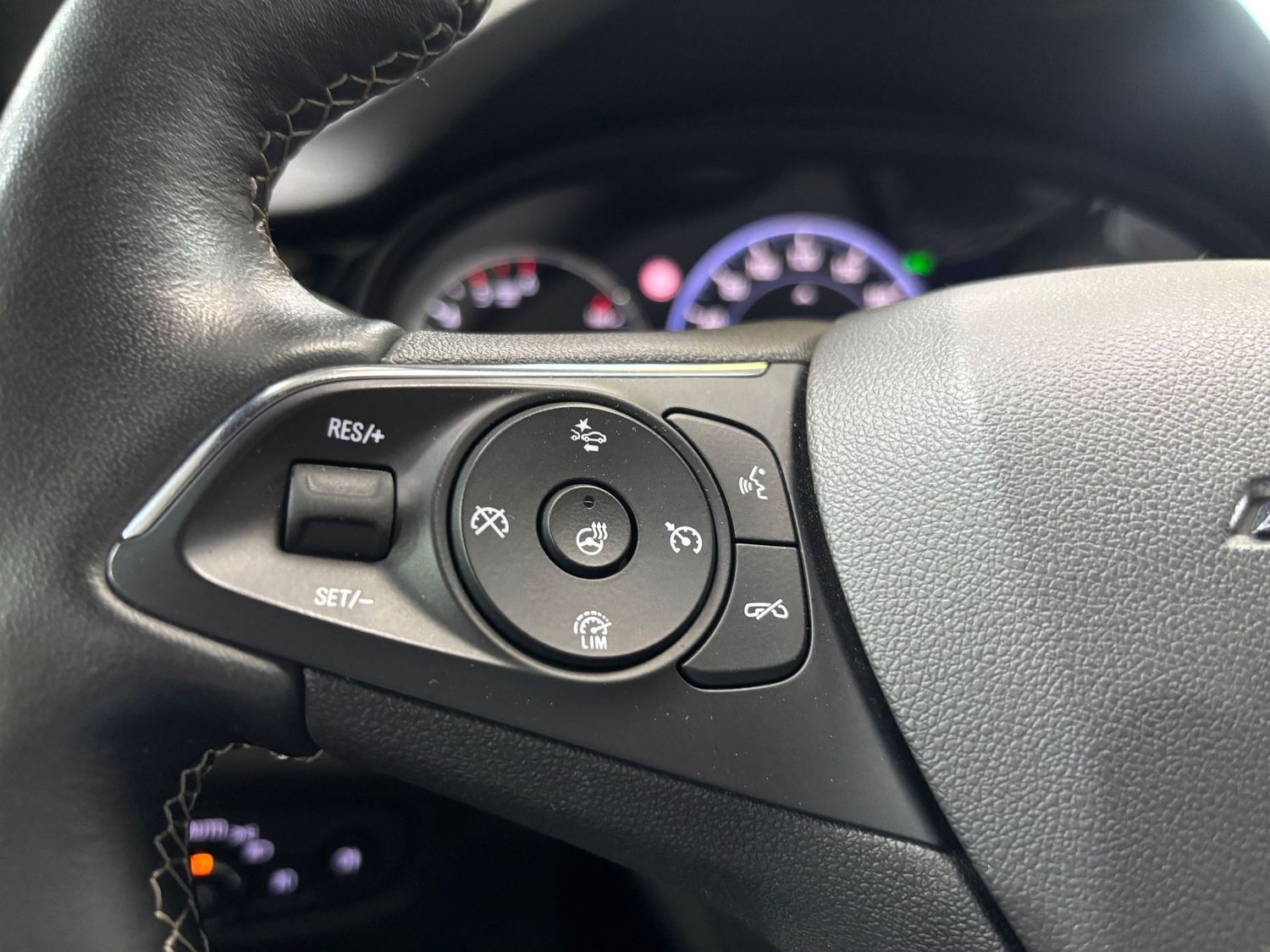 Fahrzeugabbildung Opel Insignia Elegance#LED#Spur#Ambiente#Kamera#AHK#K