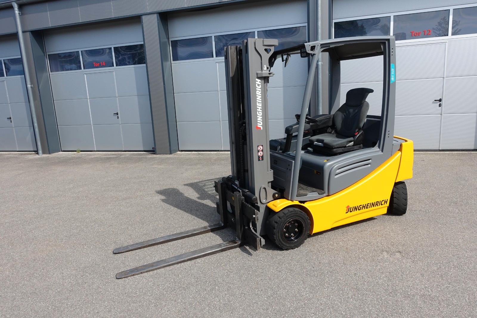 Jungheinrich EFG-320K Triplex Seitenschieber