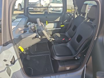 Bild 9 Opel Rocks-e GS Elektro 5 Panorama Digitales Cockpit