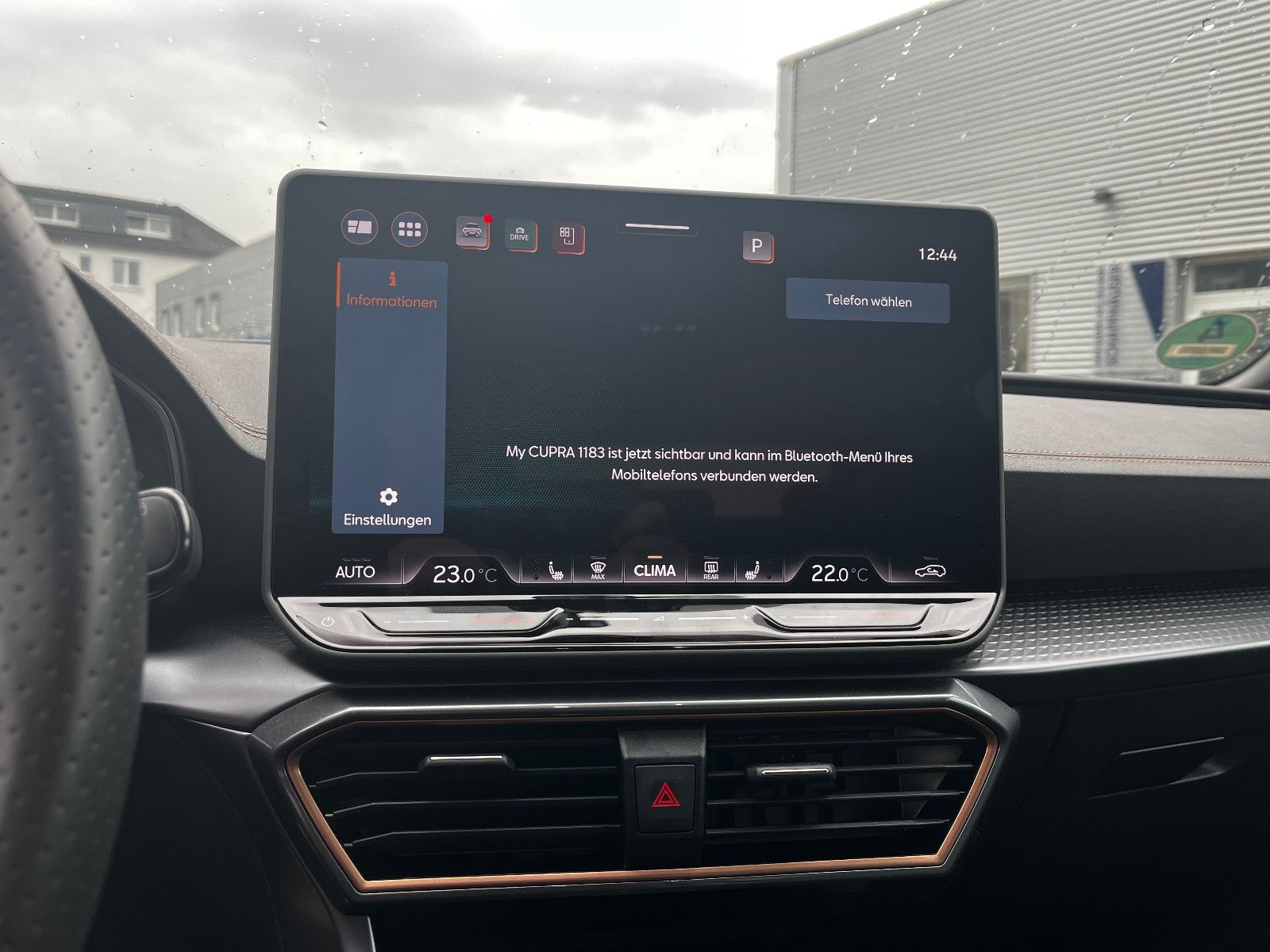 Fahrzeugabbildung CUPRA Leon 1.5 eTSI 110 kW SHZ PDC LED CARPLAY LHZ 18"