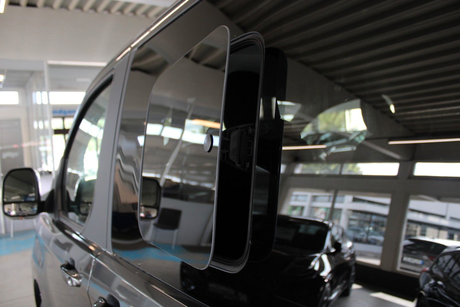 Fahrzeugabbildung Ford Tourneo Custom L1 TREND 8-Sitze LED NAVI CAM uvm