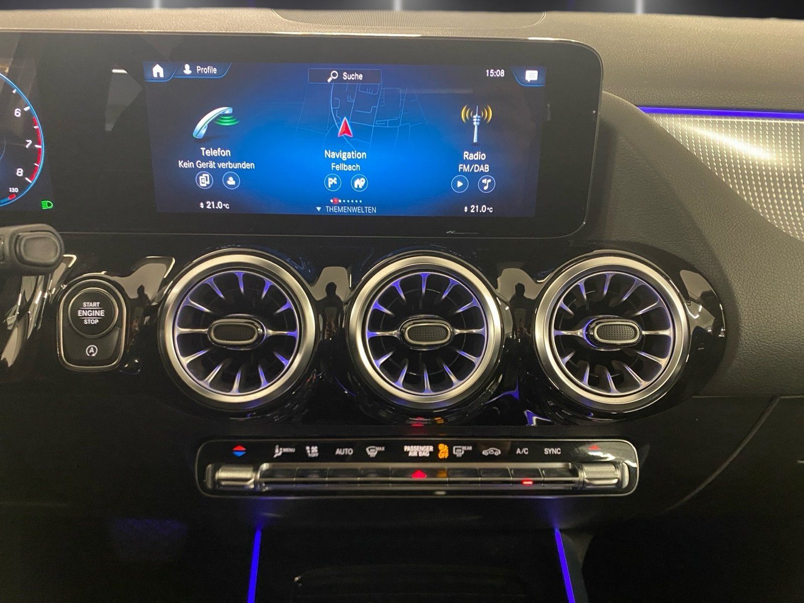 Fahrzeugabbildung Mercedes-Benz GLA 200 Progressive*AHK*Pano*Distron*360°*MBeam*