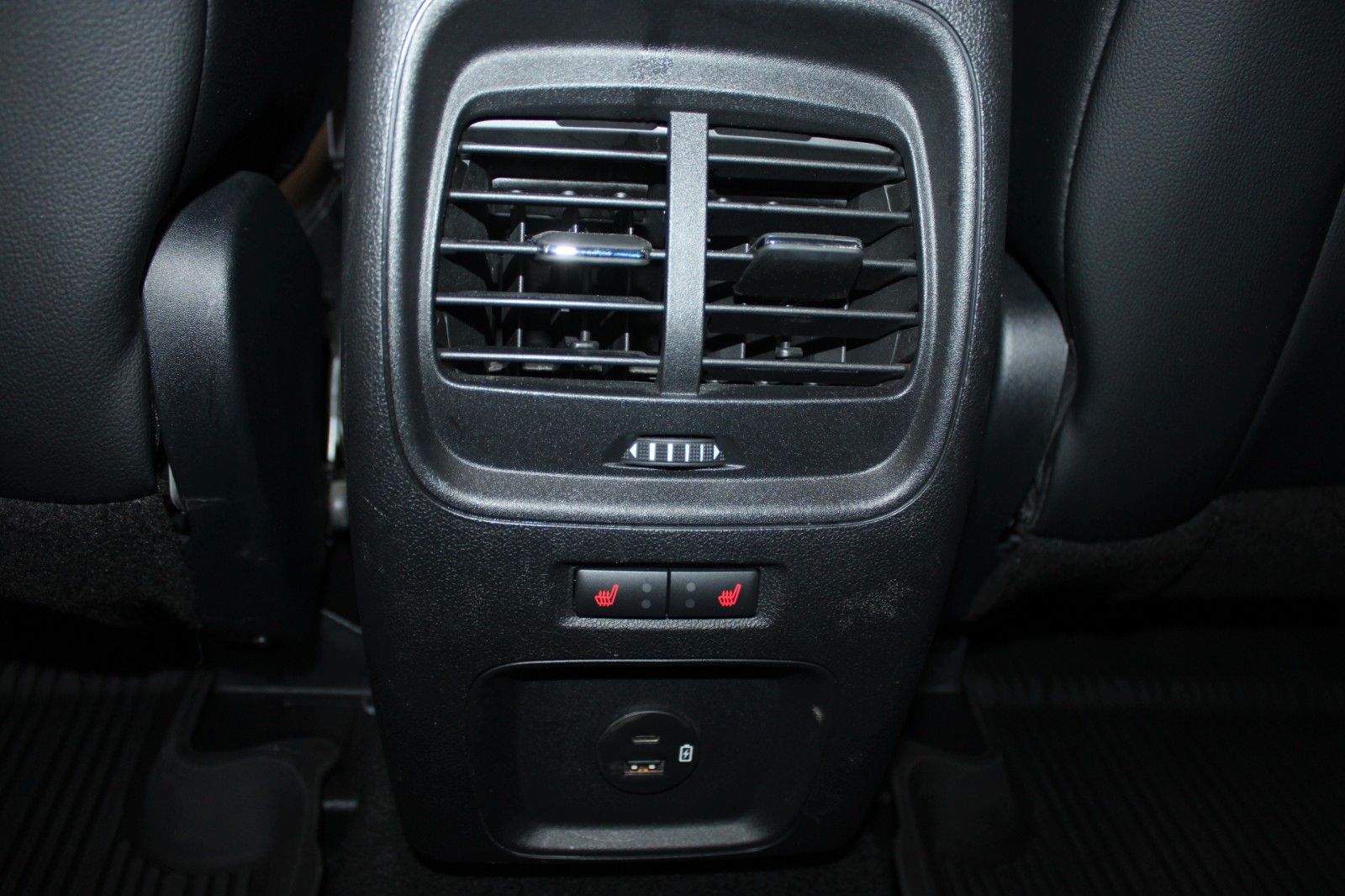 Fahrzeugabbildung Ford Kuga PHEV Titanium X AHK LED HUD 2xCam WinterP.
