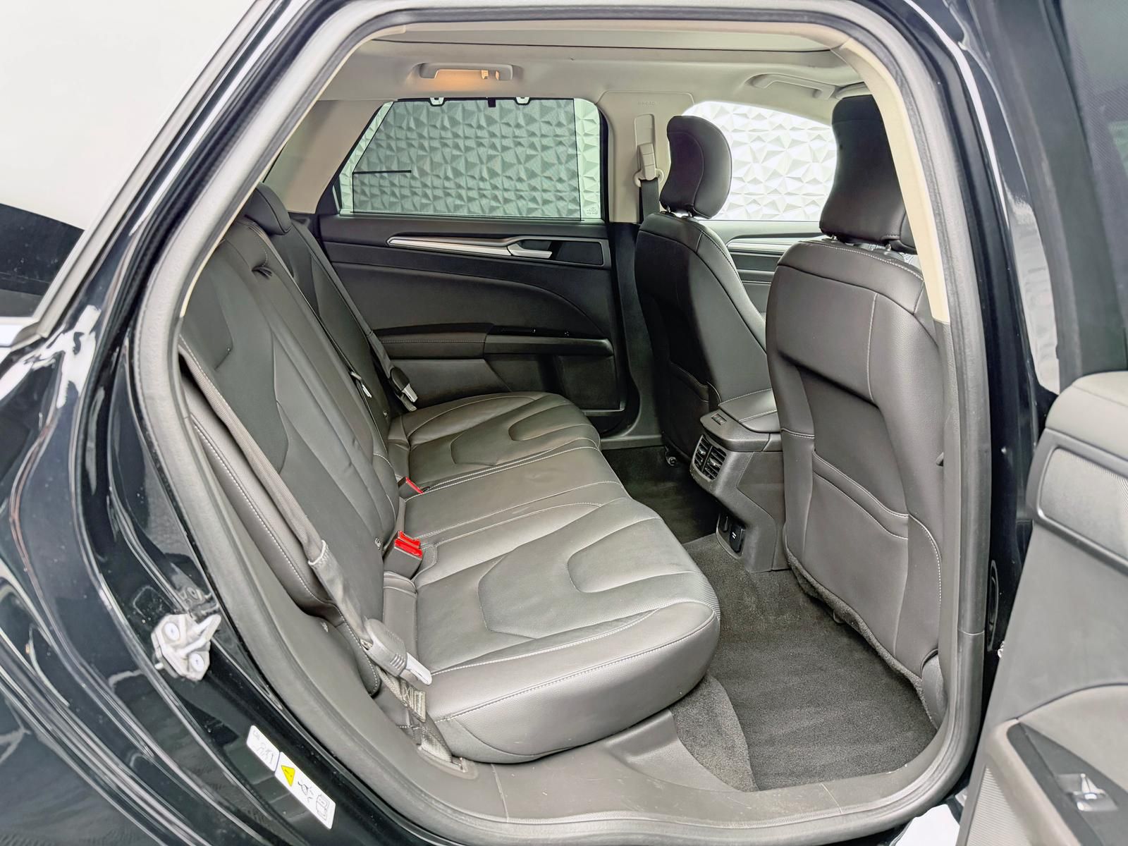 Fahrzeugabbildung Ford MONDEO TURNIER 2.0 ECOBOOST/TITANIUM/PANO/KEYLES