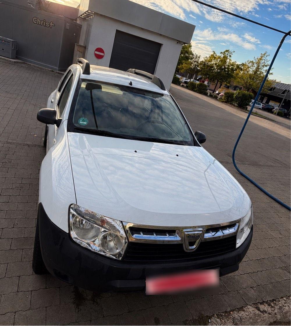 Dacia Duster 2012 — rear view