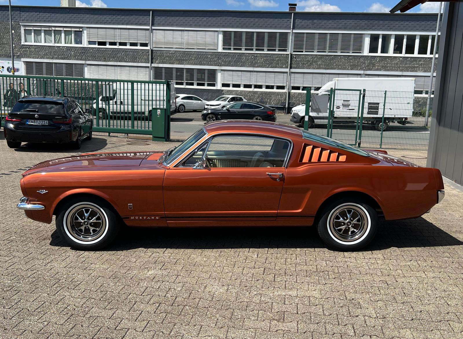 Ford Mustang Fastback GT, Pony, Voll-Ausstattung