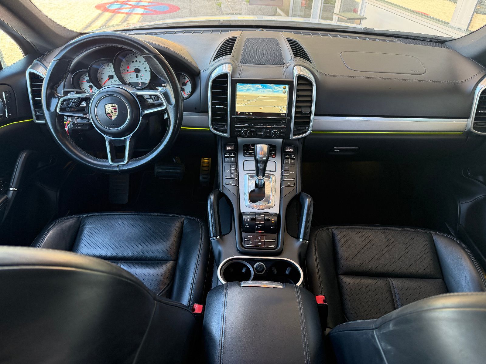 Fahrzeugabbildung Porsche Cayenne /LED/S-DACH/21"ALU/NAVI/LEDER/KAMERA