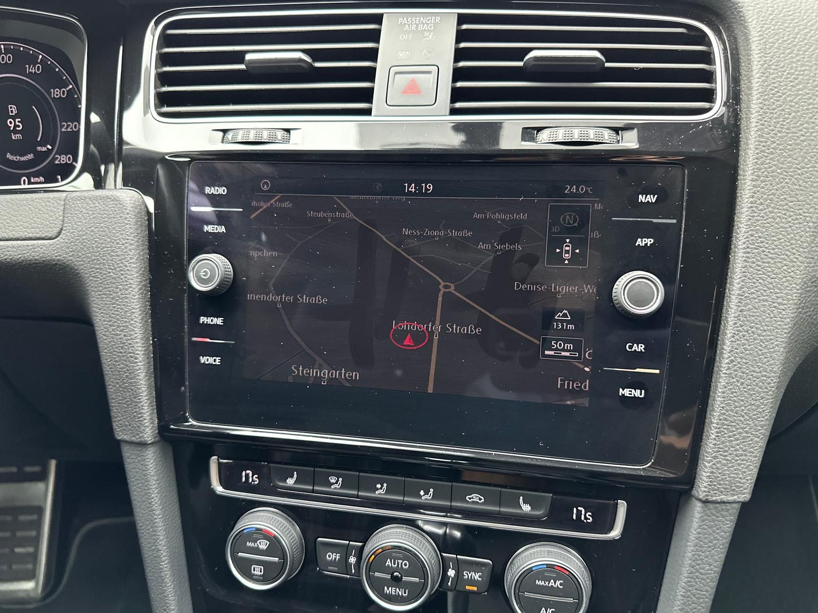 Fahrzeugabbildung Volkswagen GOLF GTI 2.0 TSI PERFORMANCE/NAVI/LED/PDC/ACC