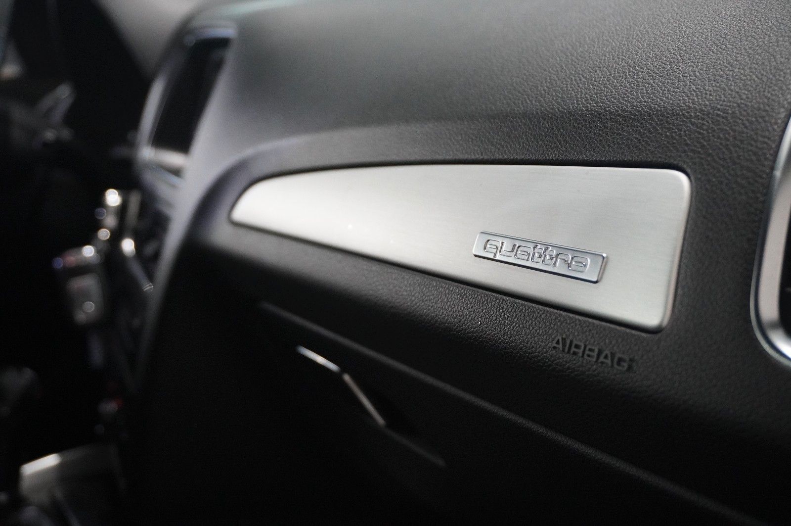 Fahrzeugabbildung Audi Q5 3.0 TDI V6 S-LINE QUATTRO NAVI/BI-XENON/SPORT