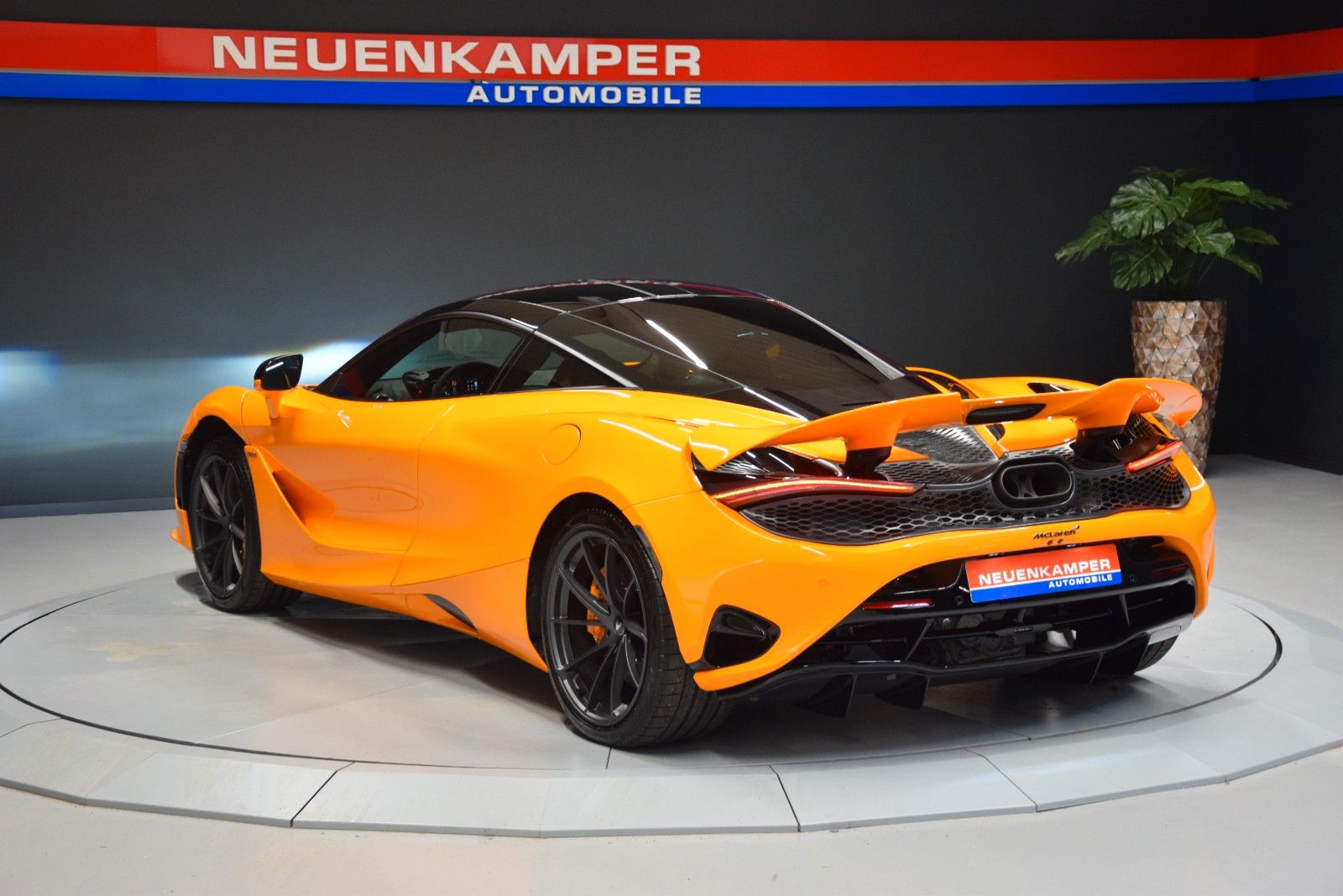 Fahrzeugabbildung McLaren 750S Black Pack / Lift Schale B&W Aero Kamera