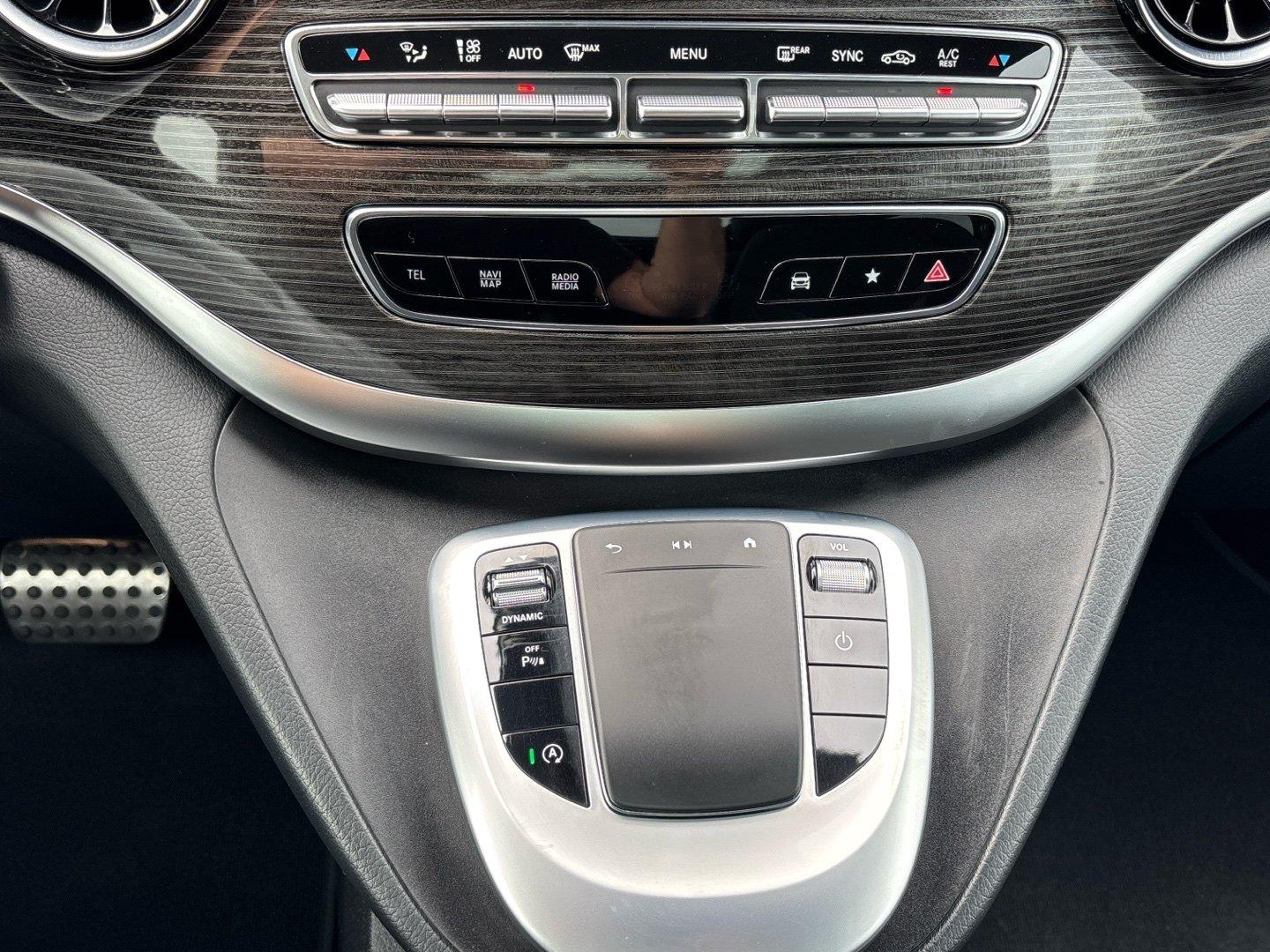 Mercedes-Benz V 300 d Edition lang AMG Pano Kamera AHK2,5t 9G