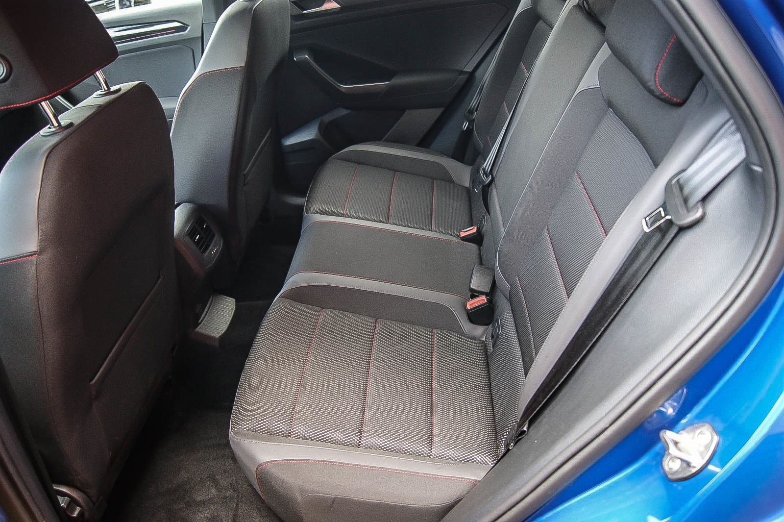 Fahrzeugabbildung Volkswagen T-Roc 20 TDI DSG Sport NAVIGATION SPORT VIRTUAL