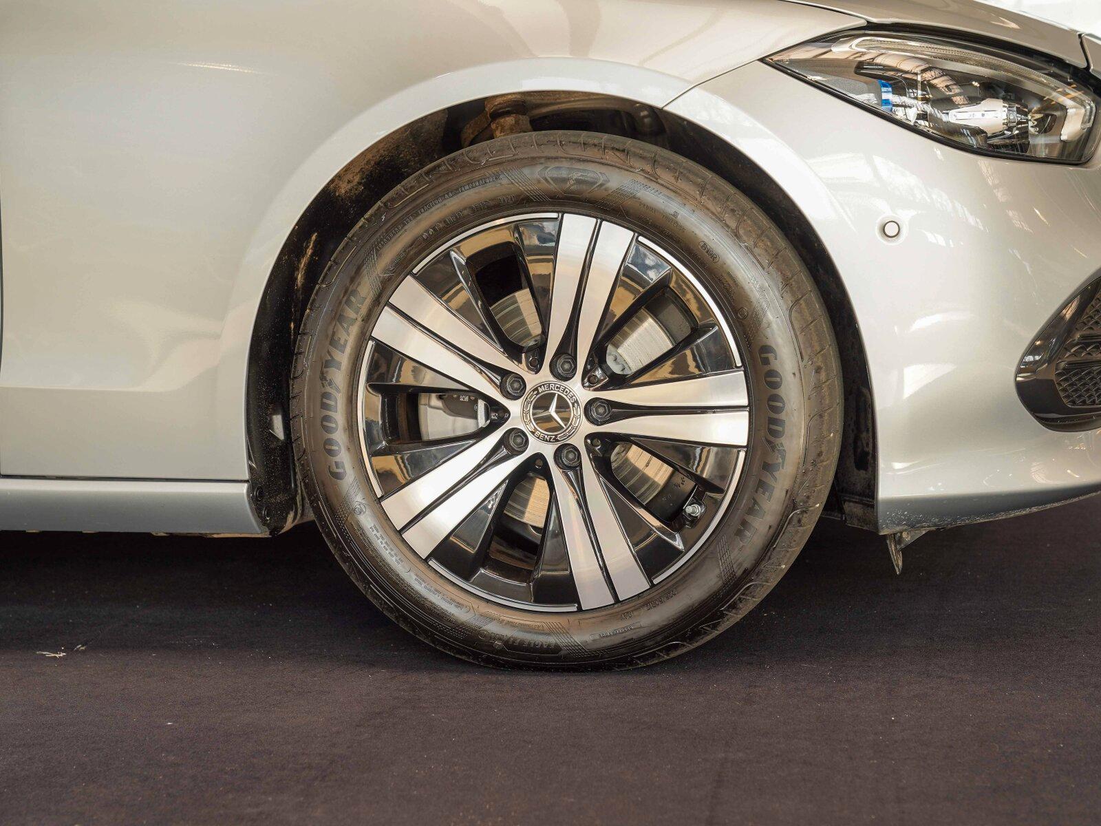 Mercedes-Benz C 180 AVANTGARDE 360° KEYLESS DIGITAL LIGHT Memo