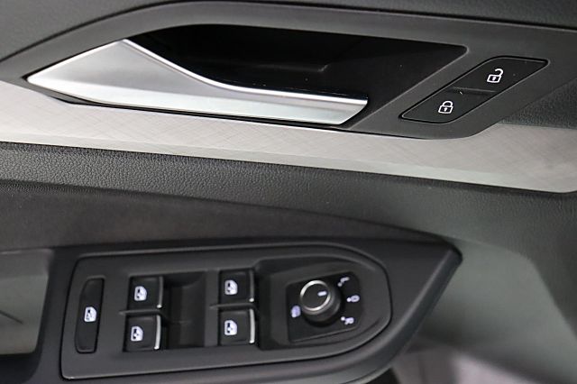 Golf 1.5 TSI Life ACC NAVI SHZ BT PDC LED Klima