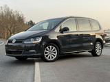 Volkswagen Sharan Highline Pano *7 Sitze*Rkam Standheiz AHK - Volkswagen Sharan Highline mit Benzin-Antrieb