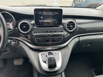 Mercedes V 220 - 6