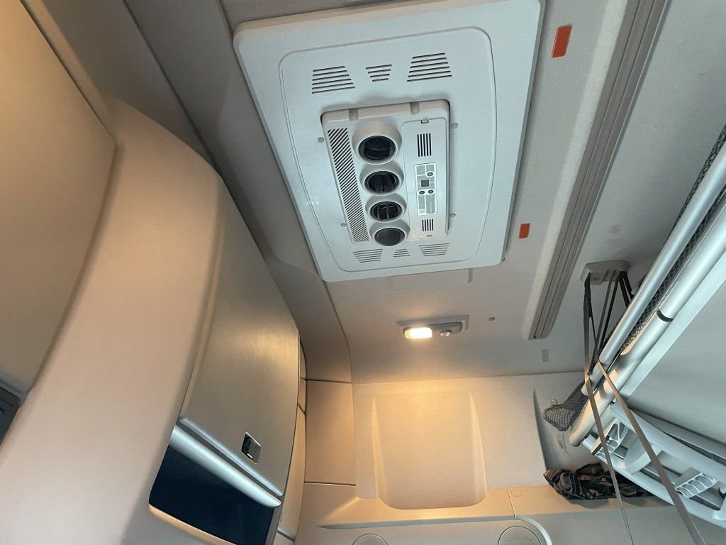 Fahrzeugabbildung DAF FT XF 480 SSC, Federung: Luft/Luft