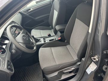 Volkswagen Golf - 11