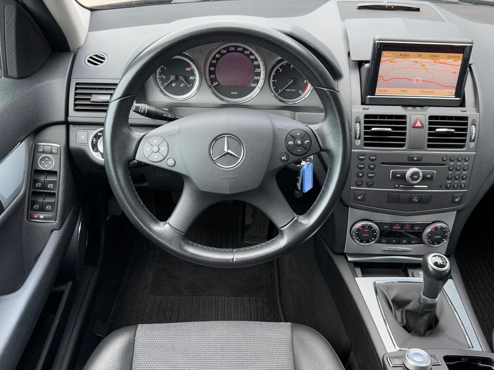 Mercedes-Benz C220 2010 — photo 14