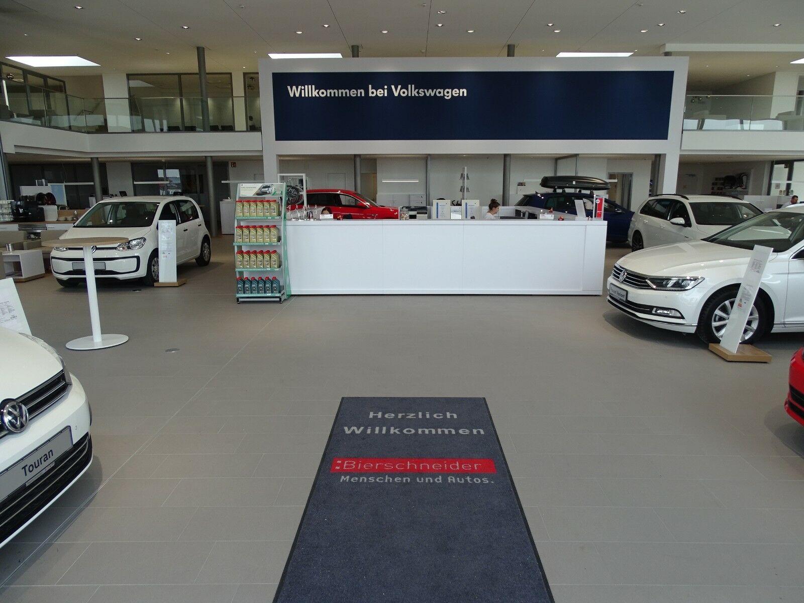 showroom-image-top