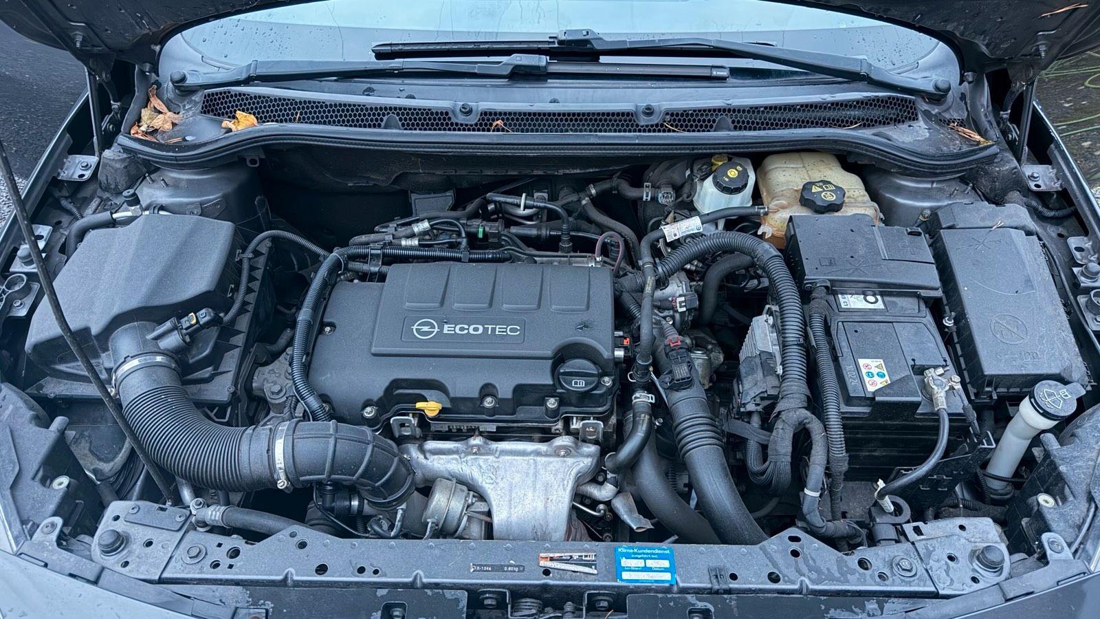 Opel Astra 2012 — photo 5