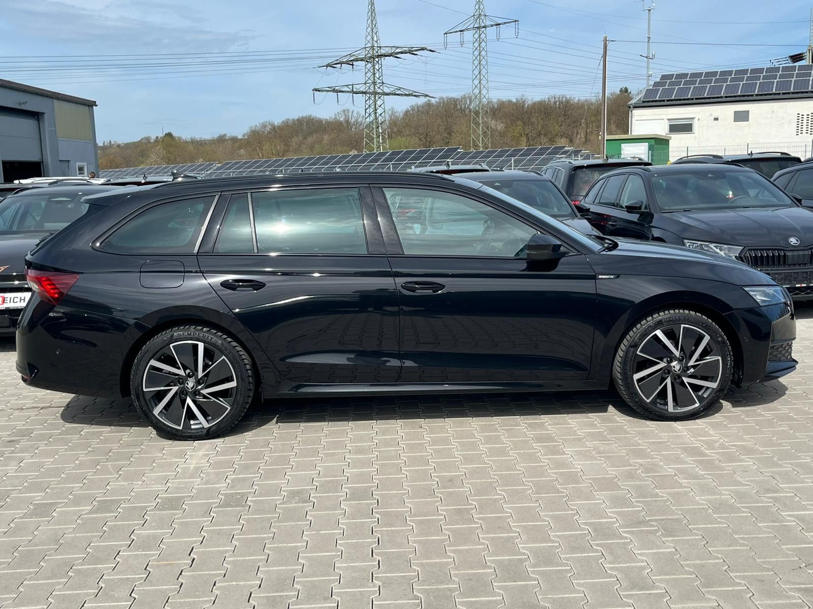 Fahrzeugabbildung SKODA Octavia 1.5 DSG Sportline PANO*MATRIX*AHK*5J.GAR