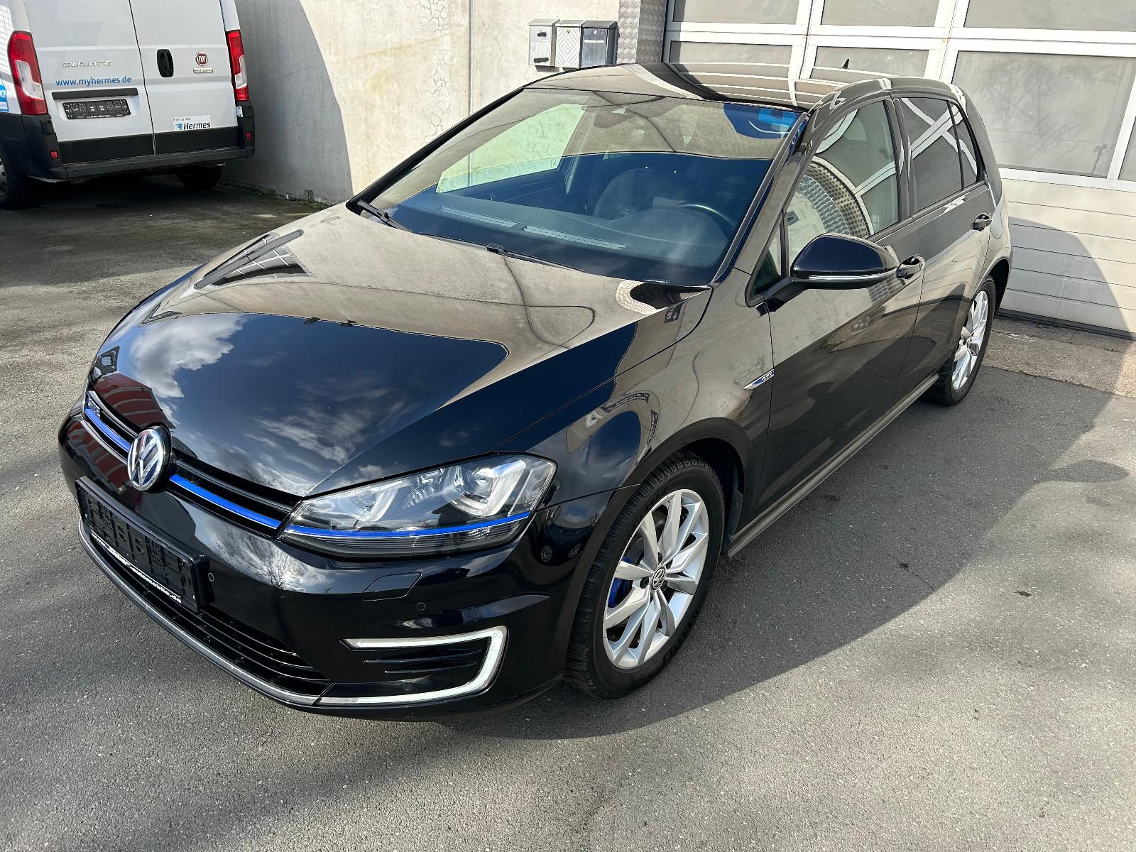 Volkswagen Golf 1.4 TSI DSG GTE*AHK*CarPlay*NAVI*ACC