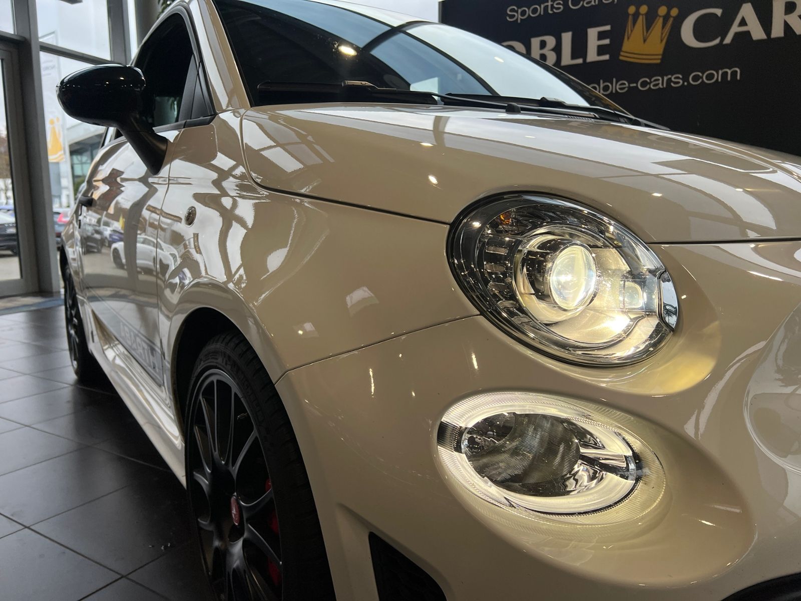 Fahrzeugabbildung Abarth 595 Competizione LEDER XEN NAV PDC ALU