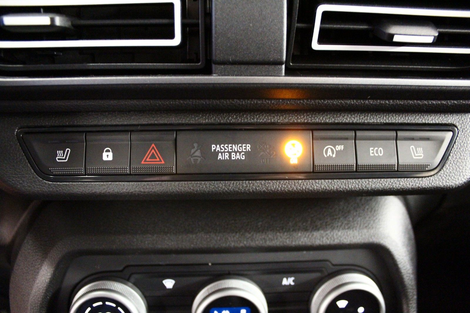 Fahrzeugabbildung Dacia Sandero TCe 100  Benzin /Expression*Winterpaket*