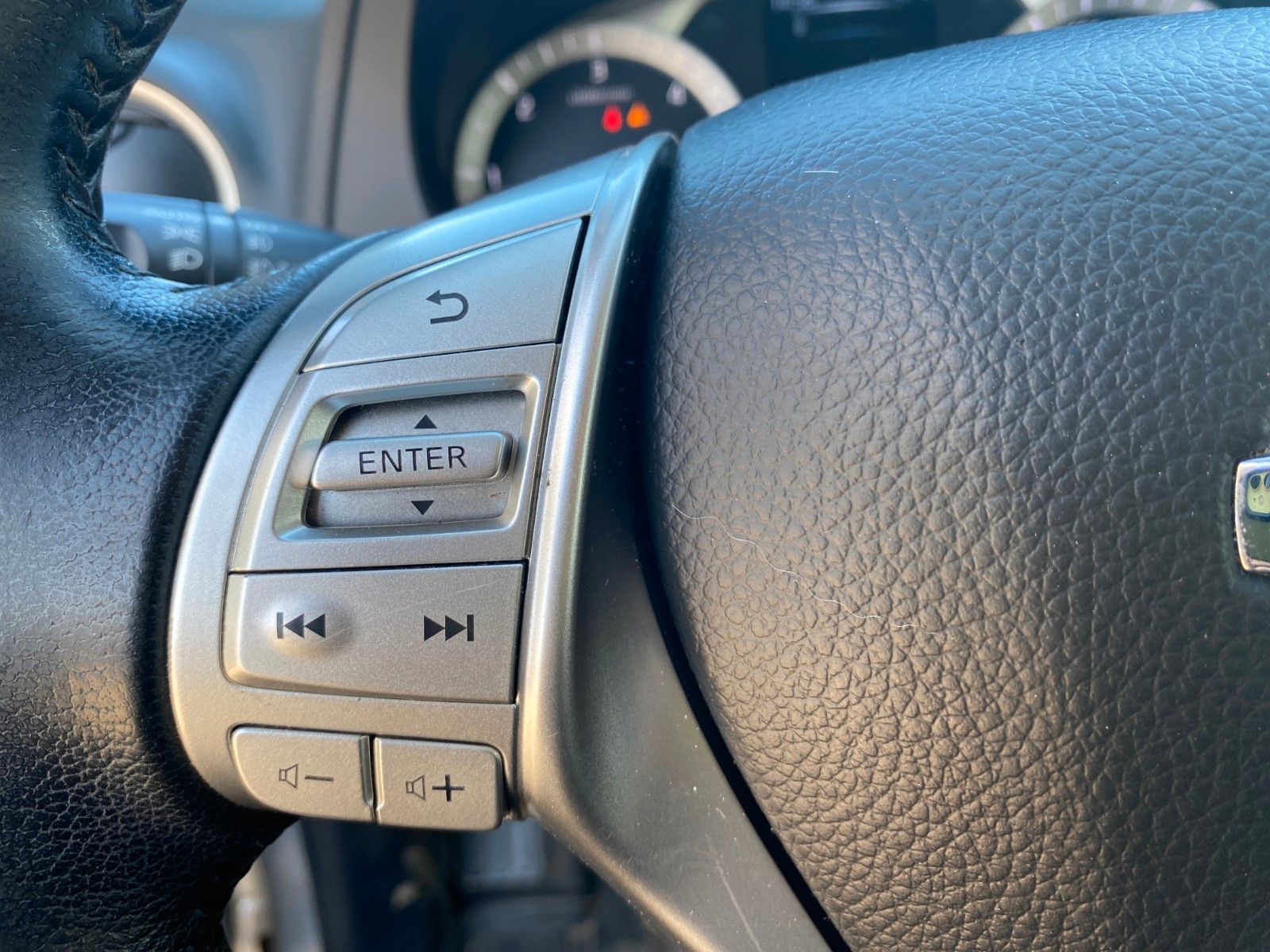 Fahrzeugabbildung Nissan Navara NP300 Tekna Double Cab 4x4