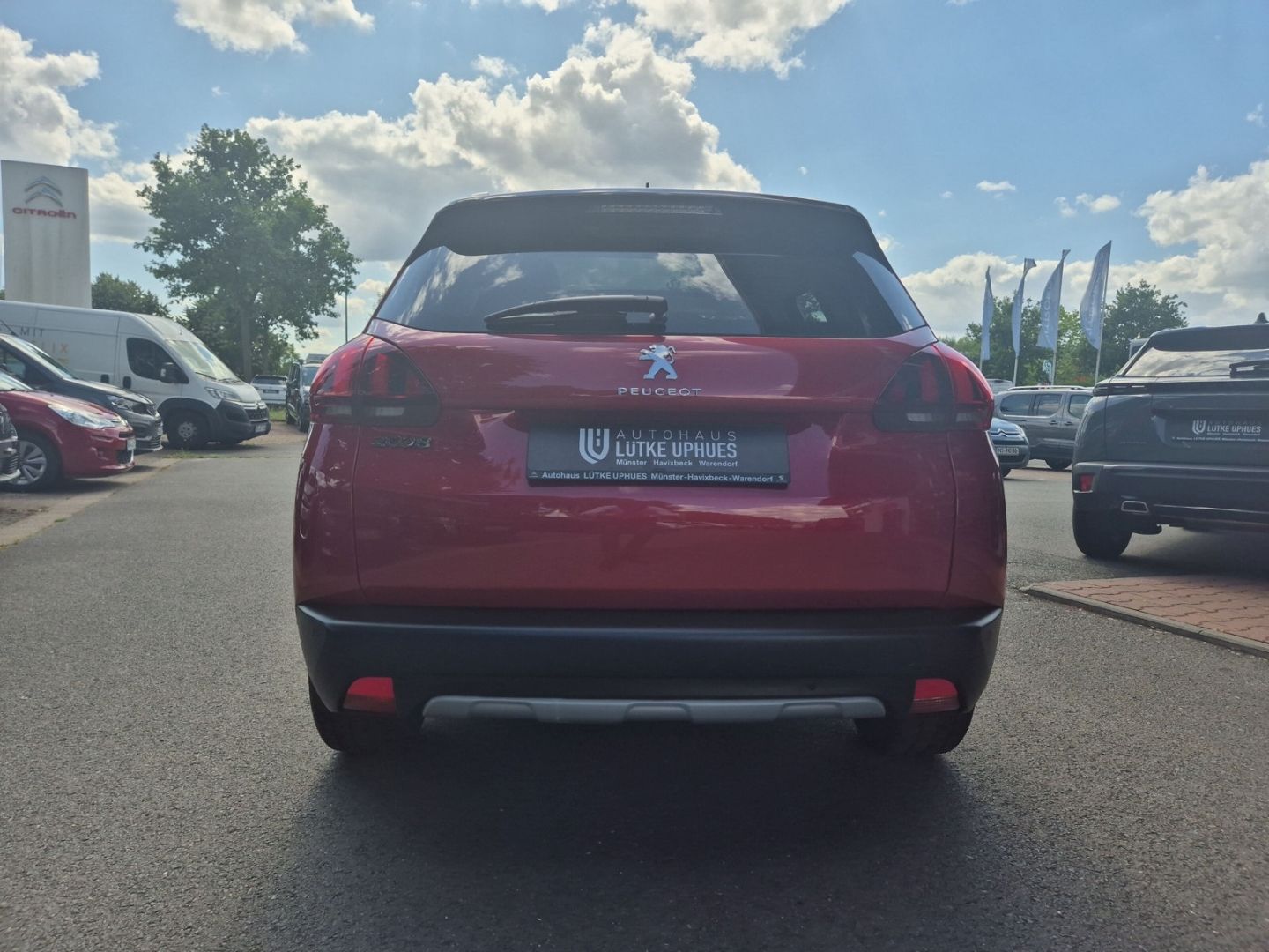 Fahrzeugabbildung Peugeot 2008 1.2 Allure PT 110 Panorama Navi CarPlay SHZ