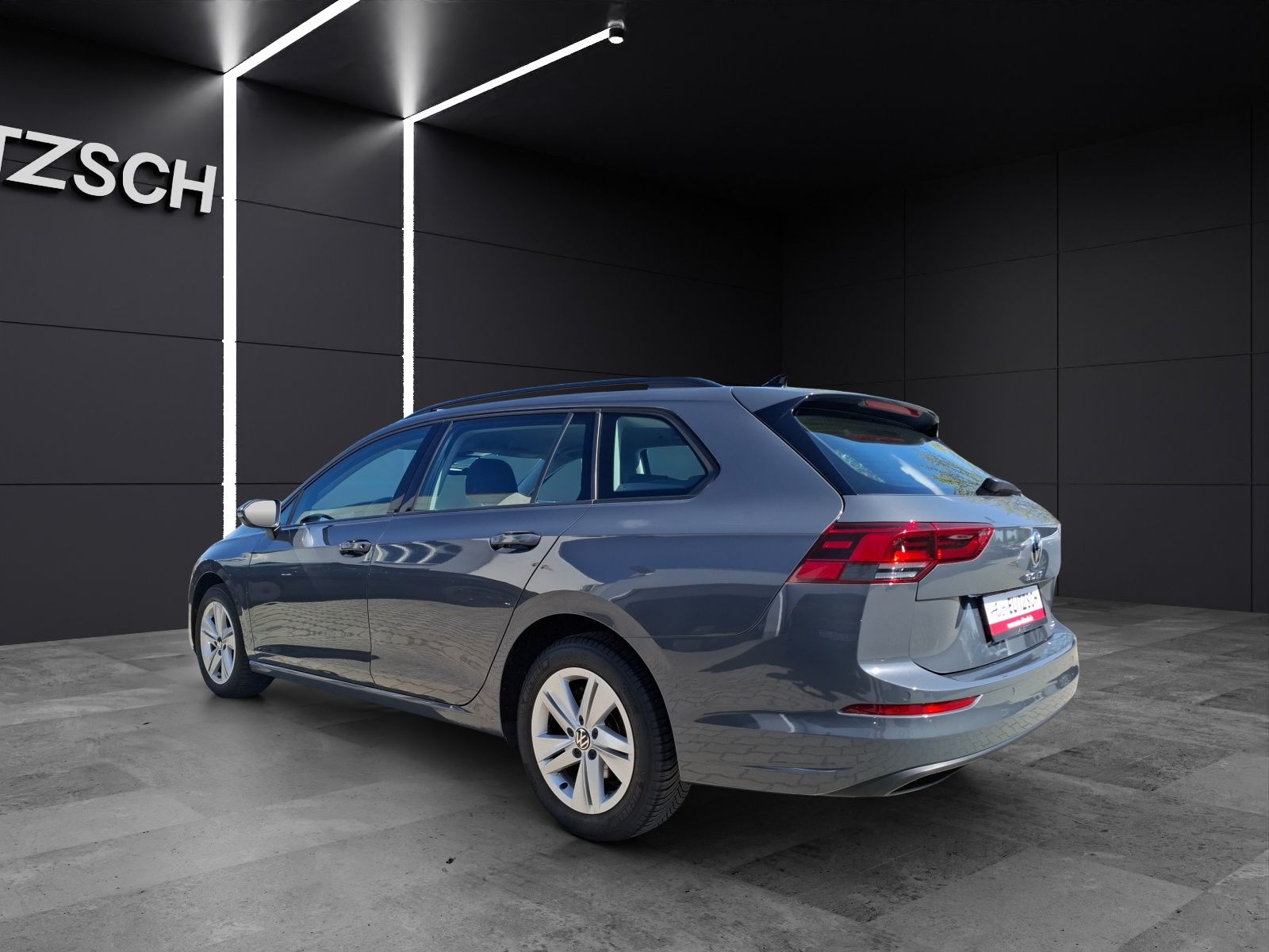 Fahrzeugabbildung Volkswagen Golf VIII Variant eTSI Life DSG LED AHK Navi AID