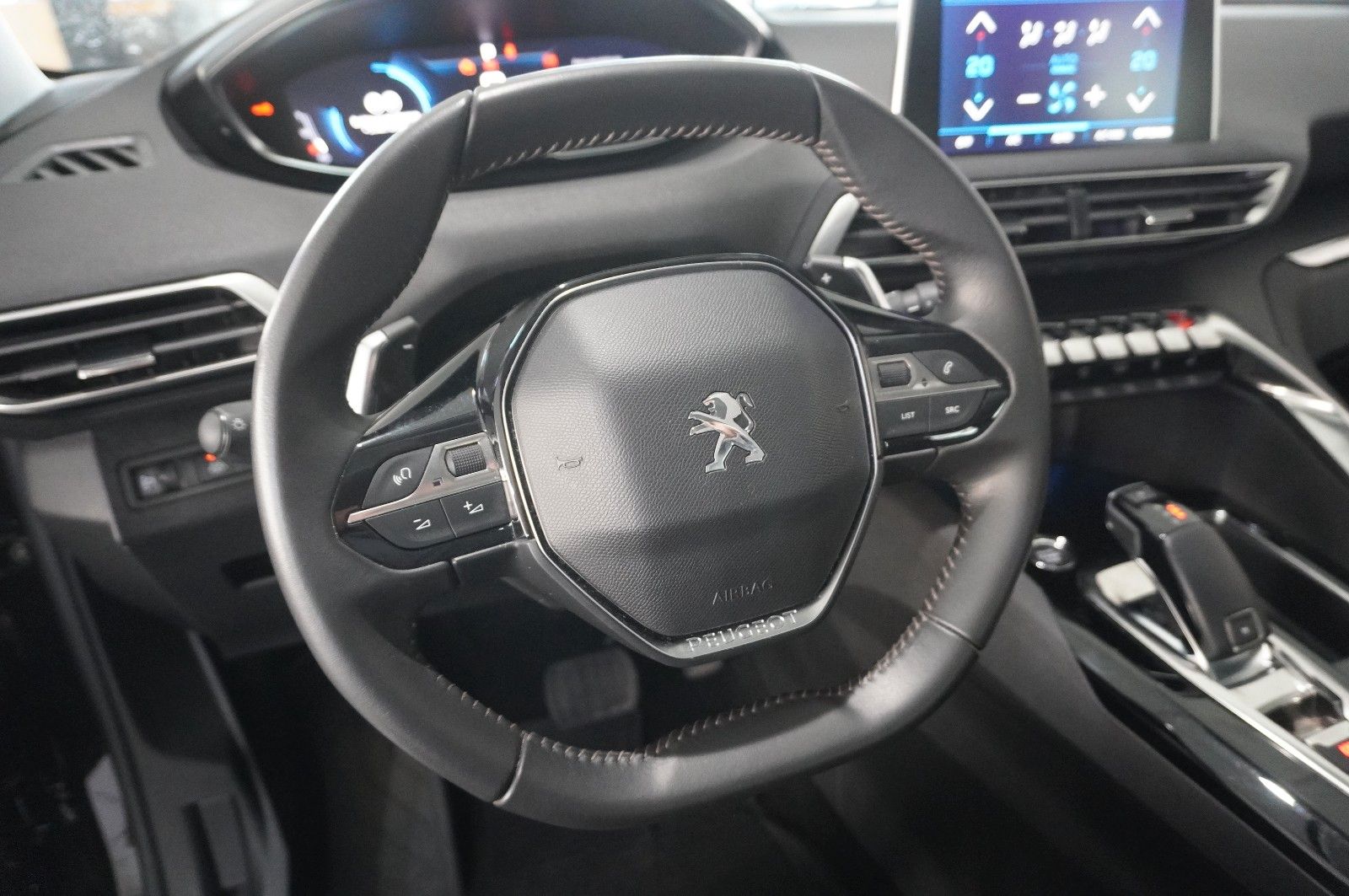 Fahrzeugabbildung Peugeot 5008 1.2T ACTIVE PACK 7-SITZ NAVI/LED/KAMERA/DAB
