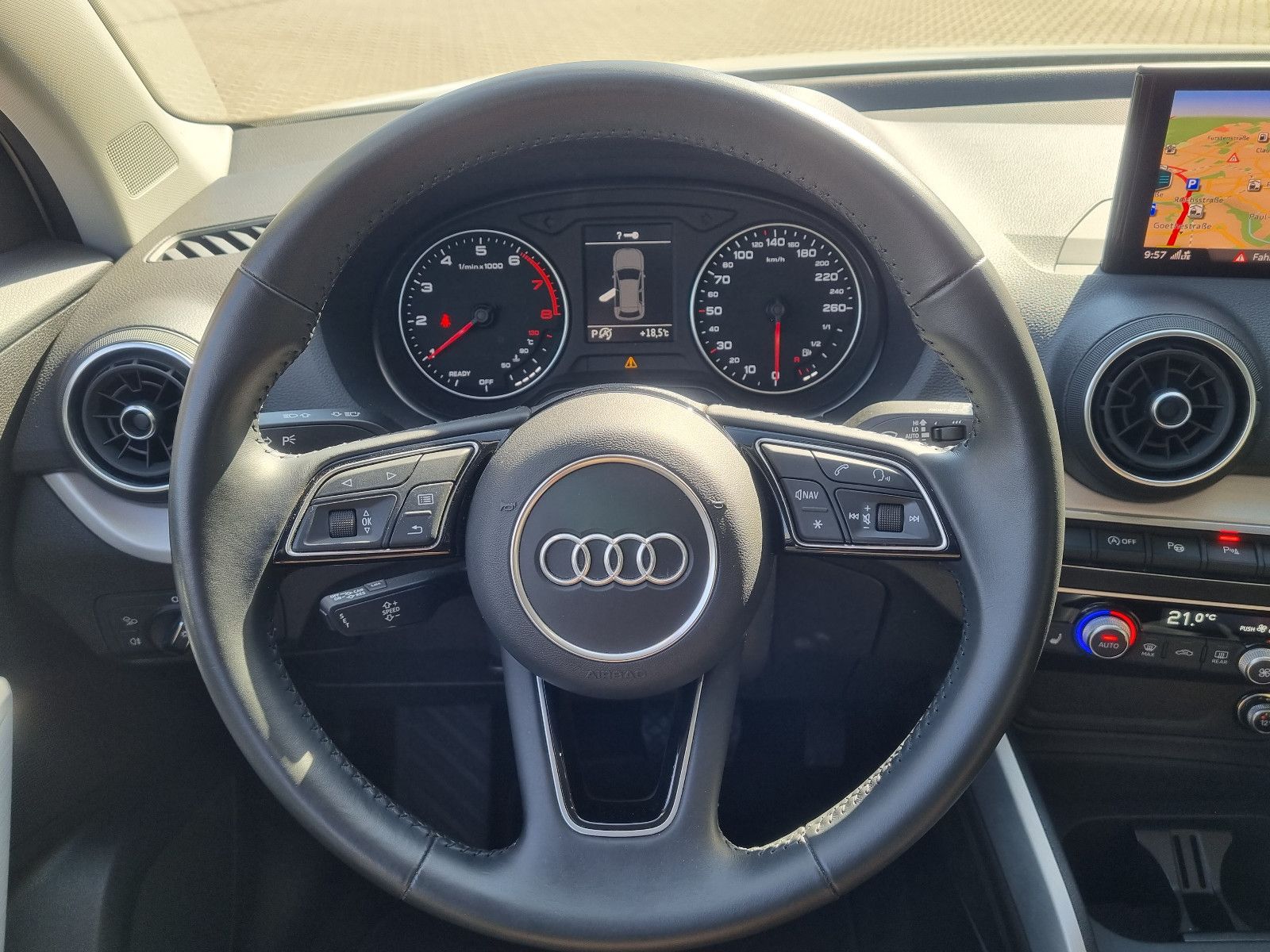 Fahrzeugabbildung Audi Q2 35 TFSI S tronic design LED NAVI PDC