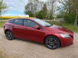 Volvo V40 T2 Momentum - rote Volvo V40
