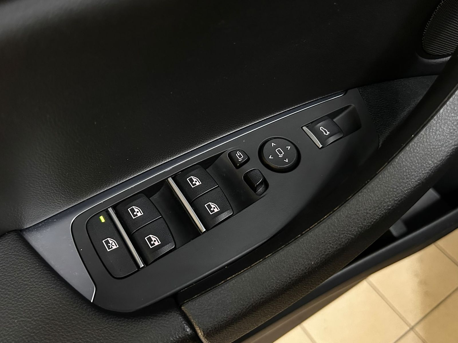 Fahrzeugabbildung BMW X3 30e xDr LED+NAVI+SHZ+KAMERA+HIFI+TEMP+AHK+MF+
