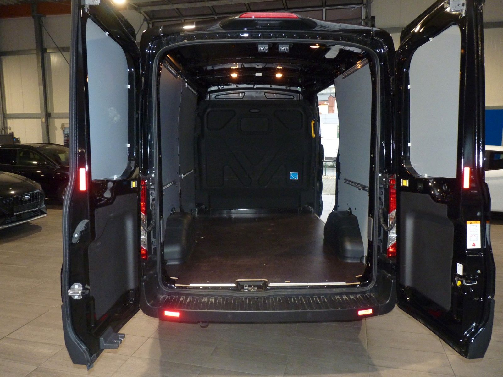 Fahrzeugabbildung Ford Transit Kasten 350 L2 Trend Navigation