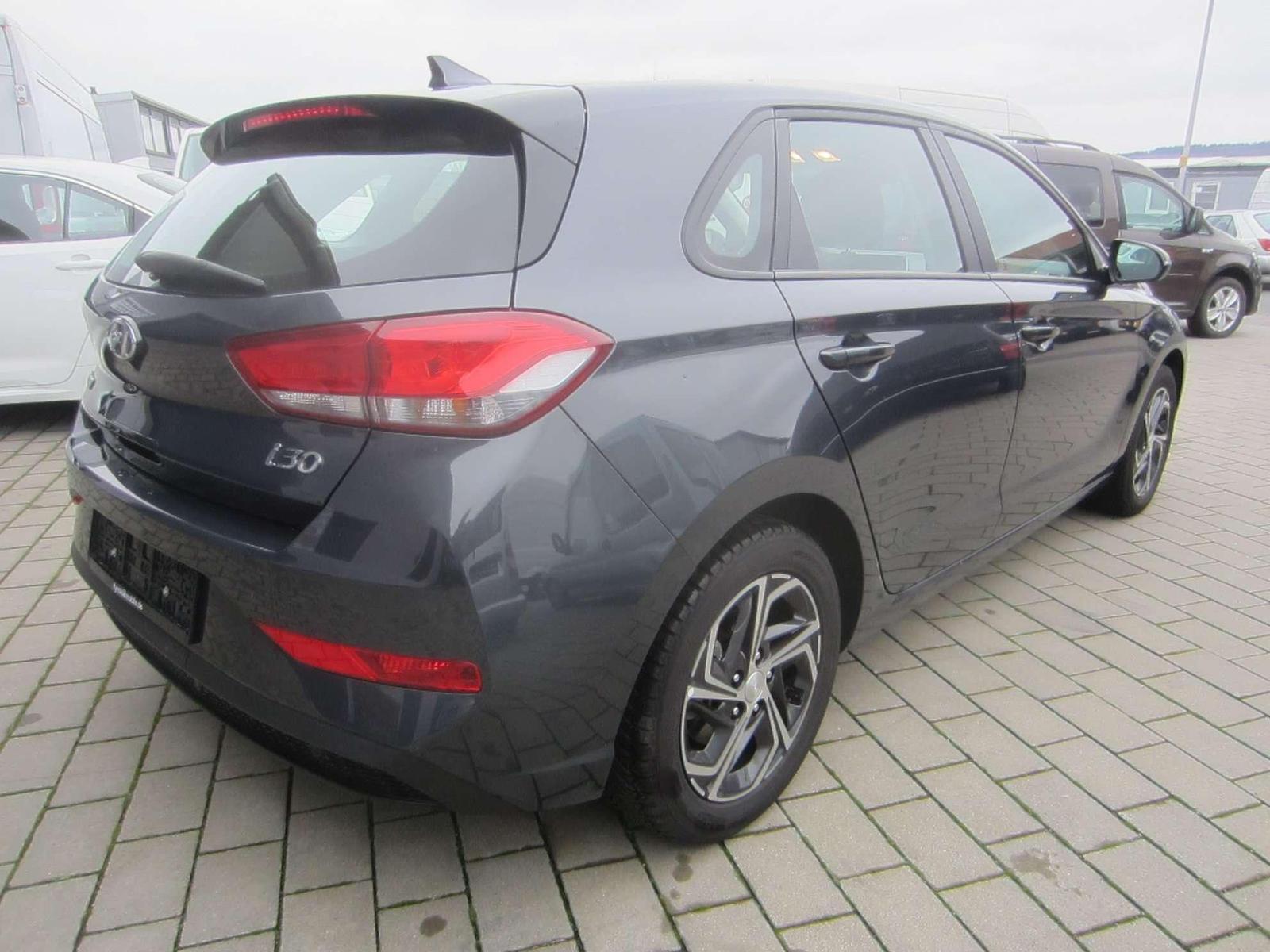 Hyundai i30 Select Mild-Hybrid,Aut,SH,PDC